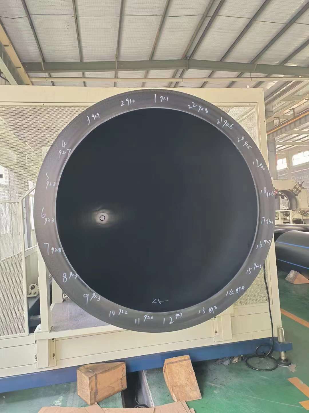 Trubky s velkou tloušťkou a velkým průměrem: jak se vyhnout průhybu při vytlačování potrubí